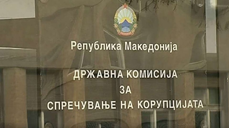 Директор на училиште со закани ги терал вработените да одат на митинзи - Либертас