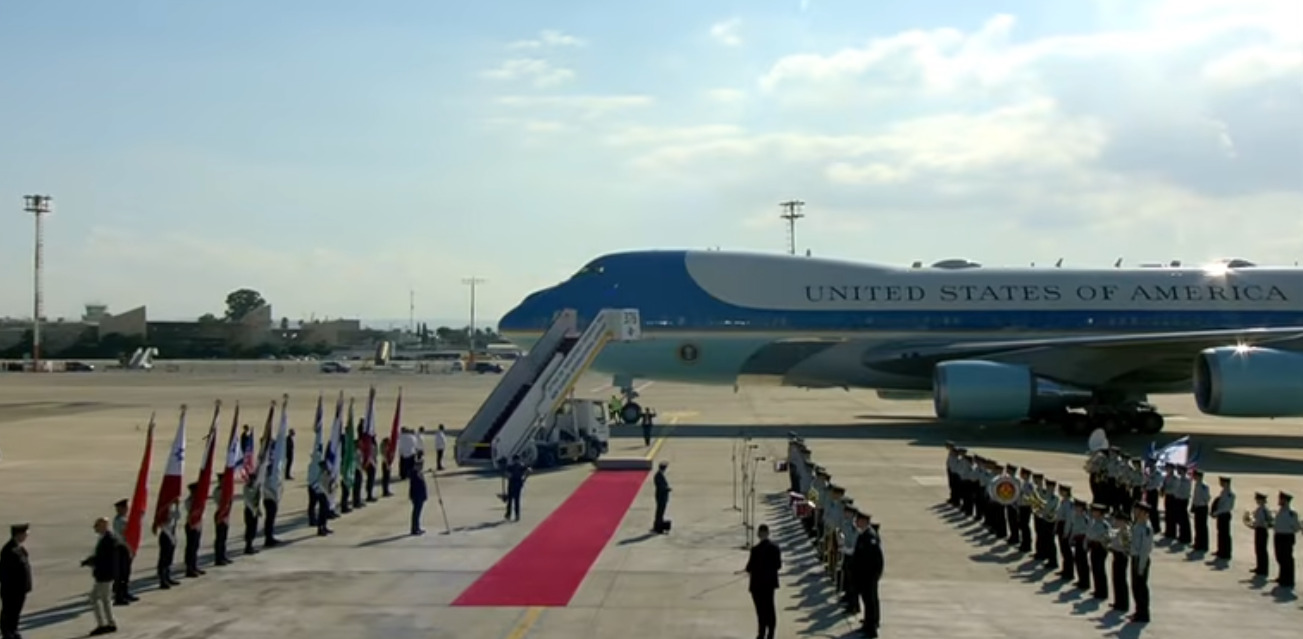 Трамп слета во Израел