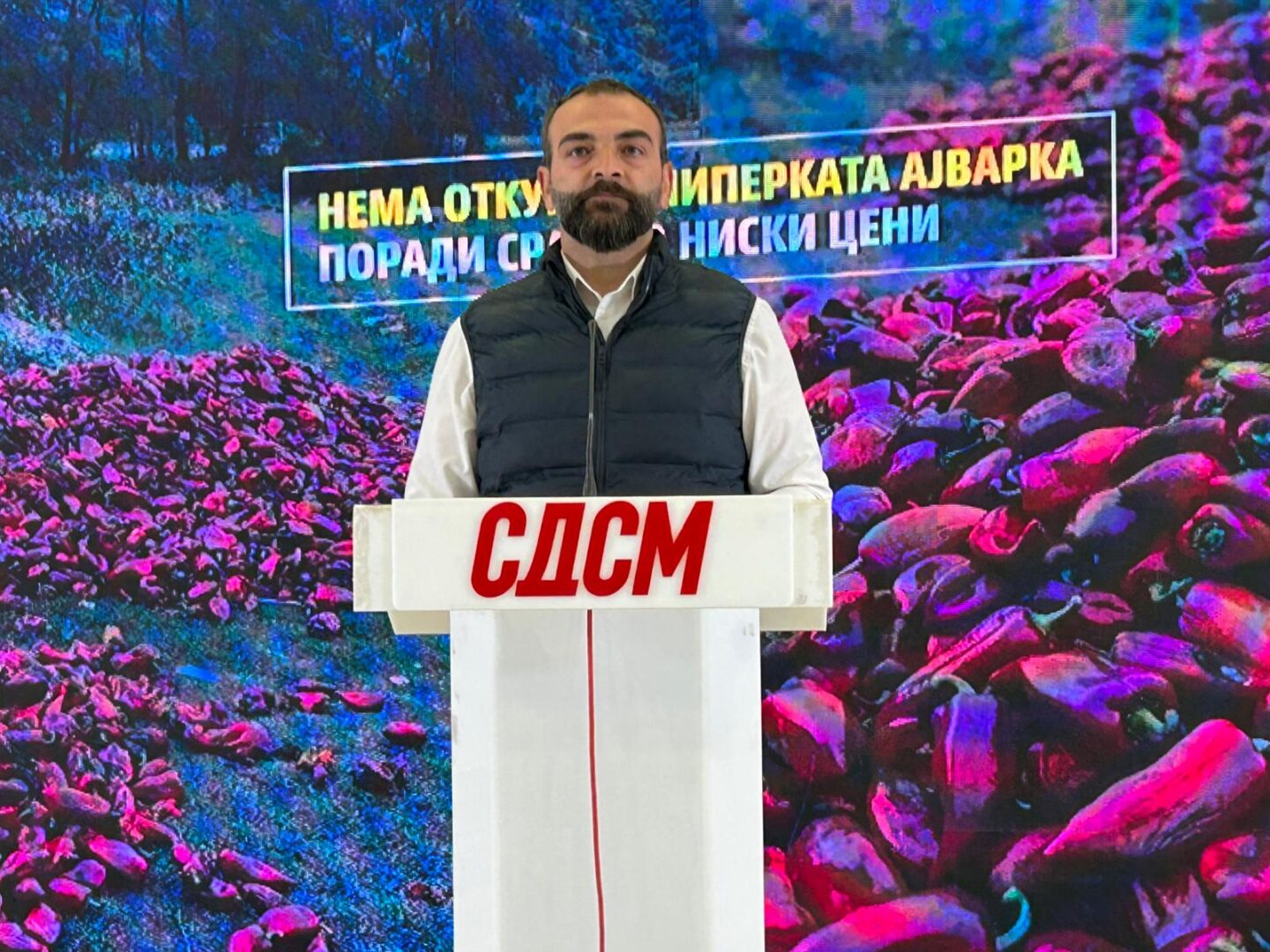 (Видео) Димитриевски: Застана откупот на пиперката ајварка поради срамно ниски цени, дебакл на ВМРО-ДПМНЕ