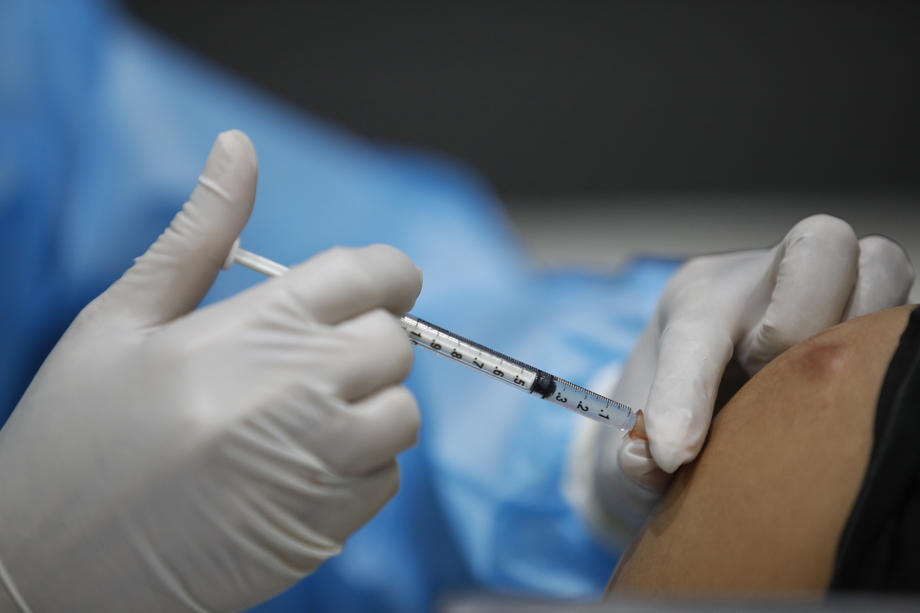 Од денес почнува пријавувањето за бесплатна вакцинација против сезонски грип на ризичните групи, објави Министерството за здравство