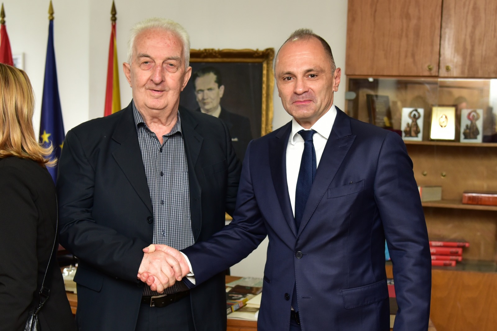 Филипче го честиташе 11 Октомври: Аманетот од хероите на НОБ е да ја продолжиме борбата за правдата и слободата, за нашиот дом - Press24