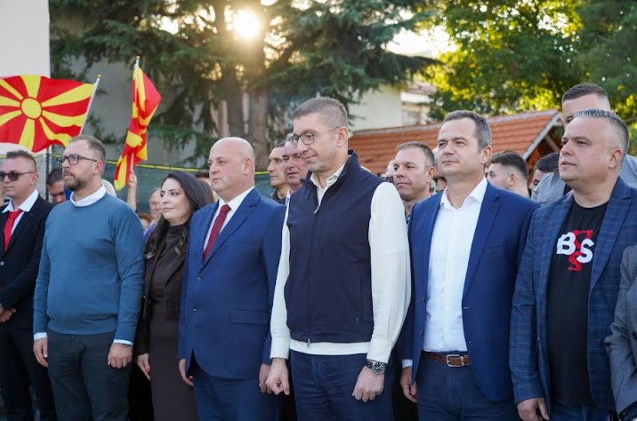 Мицкоски: Ние живееме за народот, има политичари живеат од народот - Press24