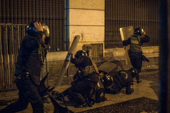 Едно лице убиено, десетици повредени во масовните протести во Перу против претседателот | Сител Телевизија